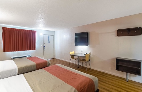 Clinton Hotel | Whitten Inn
