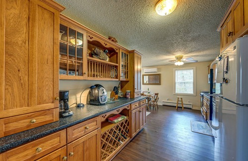 Qualla Cabin | Whittier Vacation Rental Cabin w/Private Hot Tub