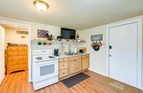 Qualla Apartment | Whittier Vacation Rental Cabin in Tranquil Setting