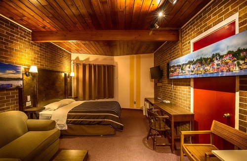 Lunenburg Hotel | WhMotel