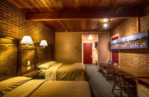 Lunenburg Hotel | WhMotel