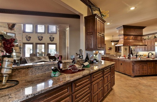 Goldsboro Villa | >Who wants to Bunk like a Billionaire?<