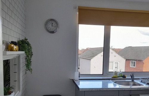 North Bitchburn Apartment | Whole Apartment with Balcony, Breakfast & Parking