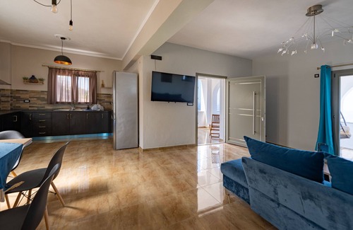 Vourvoulos Apartment | Whole appartment with 3 bedrooms in Vourvoulos-10mins away from Fira by driving!