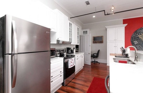 Columbus Apartment | Whole condo - Wifi, King Beds, 55" Smart TV, Walk to Columbus Riverwalk