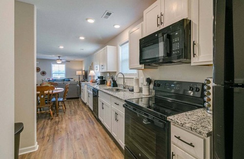 Clarksville House | Whole Home 1010 Franklin St