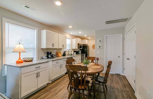 Clarksville House | Whole Home 1010 Franklin St
