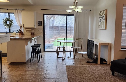 Visalia House | Whole Home- 3 Bedroom - 2 Bath- Quiet neighborhood with secure courtyard