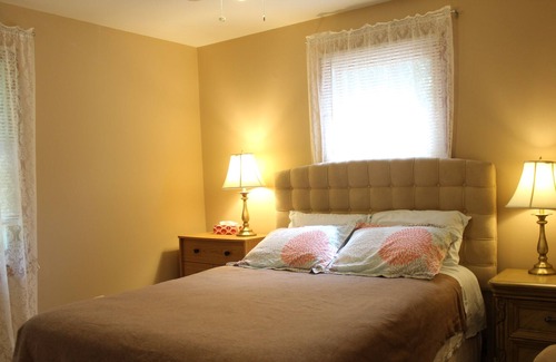 Rockville House | Whole house, 3 Beds, 1 Bath, Walk to Redline Rockville Metro Station