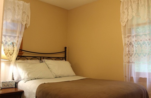 Rockville House | Whole house, 3 Beds, 1 Bath, Walk to Redline Rockville Metro Station