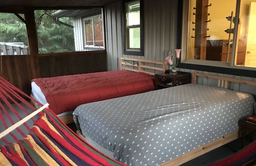 Deroche House | Whole House, 4 Bedrooms, Awesome for Vacation