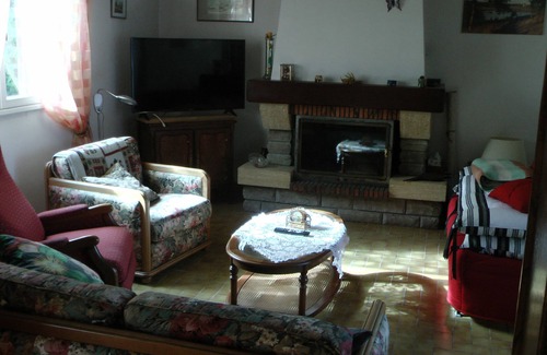Salon-la-Tour House | Whole house at the end of the road