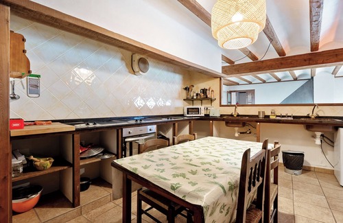 Rojals House | Whole House 'Cal Tous' with Mountain View, Shared Terrace and Wi-Fi