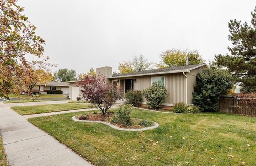 Logan House | Whole house! Comfy beds, double living rooms each with its own TV, sleeps 10, Close to everything!
