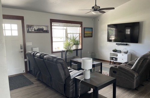 Omro House | Whole house EAA Airventure rental 13 miles from grounds in quiet neighborhood