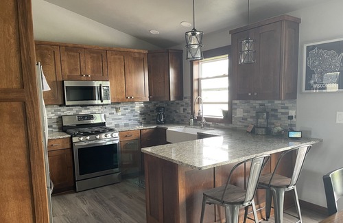 Omro House | Whole house EAA Airventure rental 13 miles from grounds in quiet neighborhood