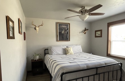 Omro House | Whole house EAA Airventure rental 13 miles from grounds in quiet neighborhood
