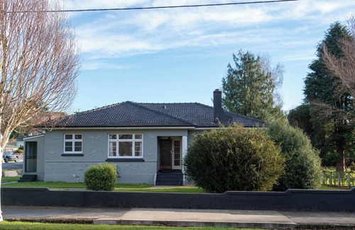 Lawrence House | Whole house, modern, spacious and close to town center, free wifi and parking