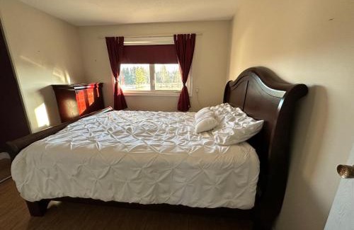 Lyalta House | Whole house near Calgary, Chestermere & Langdon