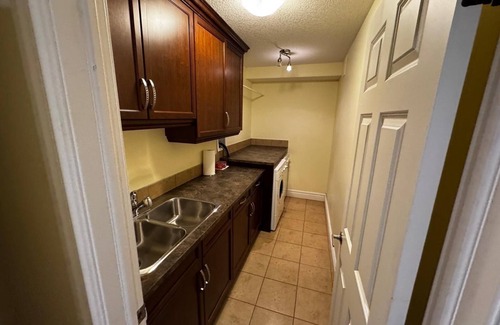 Southwest Calgary House | WHOLE HOUSE/TOP-NOTCH AREA/7 BEDROOM/SLEEPS 23 PERSONS/FULL KITCHEN