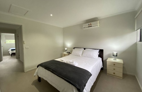 Mernda House | Whole House with 3 Queen Beds -Tranquil Modern House-Mernda-Vic 3754