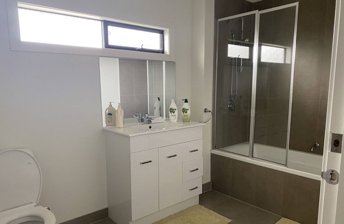 Mernda House | Whole House with 3 Queen Beds -Tranquil Modern House-Mernda-Vic 3754