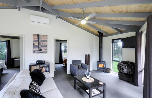 Kinglake Bed & Breakfast | Whole Property - Karma Kinglake