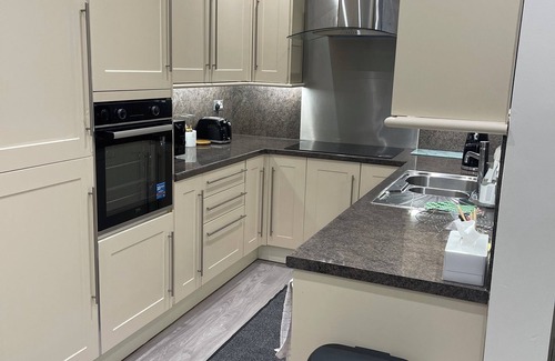 Bonnybridge House | Whole Victorian terrace house 2BR -4 guest