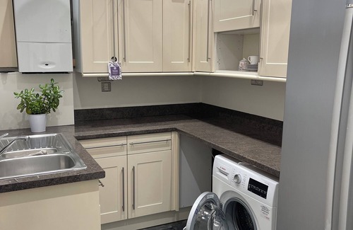 Bonnybridge House | Whole Victorian terrace house 2BR -4 guest