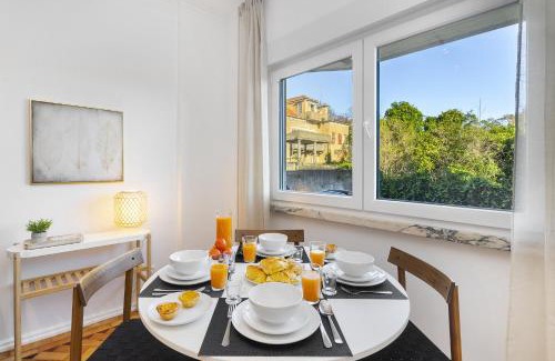 Alges Apartment | WHome Peaceful Algés Family Home away from City Noise