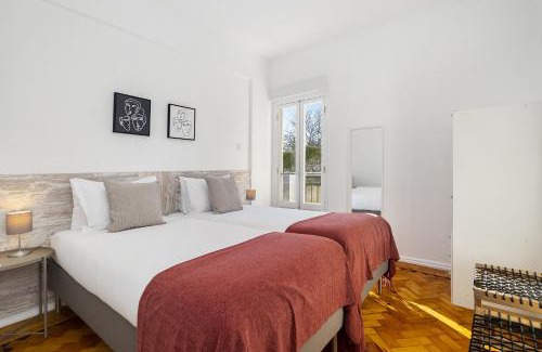 Alges Apartment | WHome Peaceful Algés Family Home away from City Noise