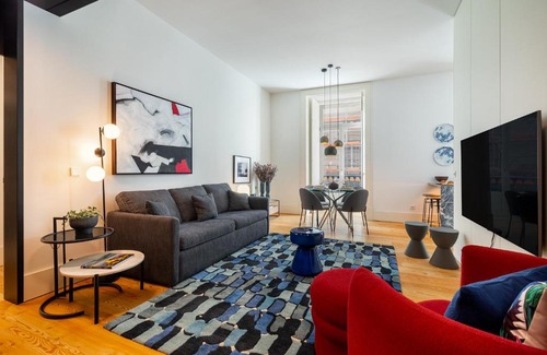 Santa Maria Maior Apartment | WHome Prime Location Contemporary Luxury Apartment w/AC & Elevator