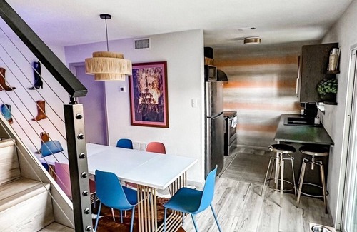 Northgate Condo | Whoop Ward- Walk to Kyle Field