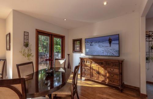 West Vancouver Apartment | Whytecliff Park place near ocean