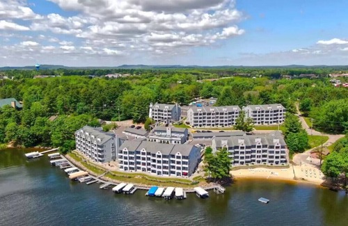 Lake Delton Condo | WI Dells Hideaway Condo on Lake Delton - Lake access with boat slip (upon request)