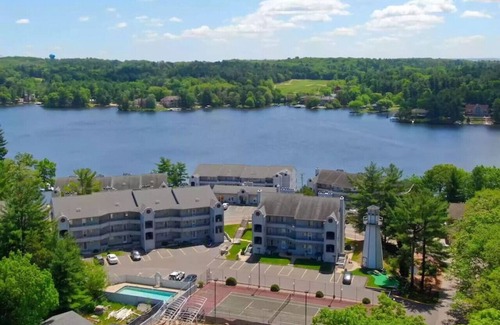 Lake Delton Condo | WI Dells Hideaway Condo on Lake Delton - Lake access with boat slip (upon request)