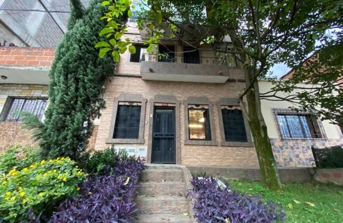 Villa Nueva Apartment | Wi-Fi 300 Mb /House near the Metro /San Vicente Hospital /UdeA /Explora Park