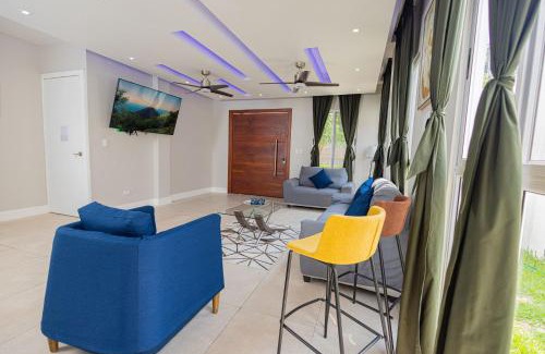 Santa Ana House | Wi fi, Hot water, A-C Vacation Home