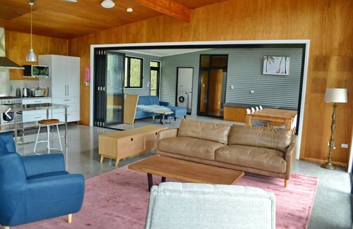Arakoon House | Wi-Fi* Linen Included* Open Plan Living* BBQ* Pet Friendly