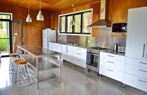 Arakoon House | Wi-Fi* Linen Included* Open Plan Living* BBQ* Pet Friendly