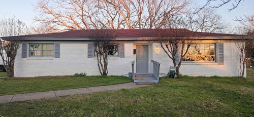 Fort Worth House | WI35 & I20 Queen!
