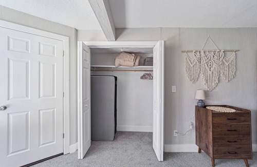 Wichita House | Wichita Getaway Popcorn Fast Wi-Fi & free Coffee bar