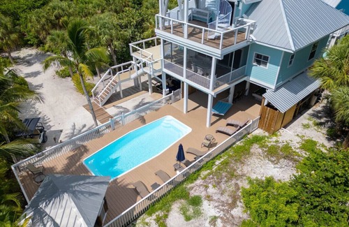 Jose's Hideaway House | Wicked Dolphins: Private Pool, Tiki Bar & Golf Cart Included