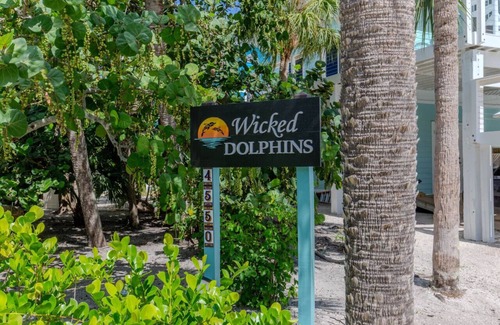 Jose's Hideaway House | Wicked Dolphins: Private Pool, Tiki Bar & Golf Cart Included