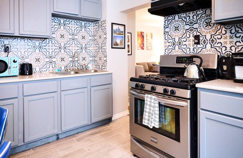 Noble Square Apartment | Wicker Park 2Bdrm Near Downtown & Salt Shed Weekend Special 229.00 Sept 8 - 10