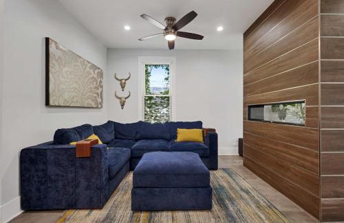 West Town House | Wicker Park 4bd 3ba, Steps from CTA, Parking Incl home