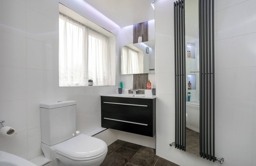 Bramley House | Wickersley House, Rotherham for Contractors and Families (Hosted by Emu-J Stays)