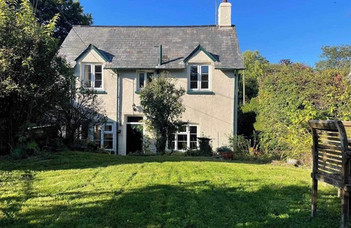 Huntsham Cottage | Widgery Cottage: Cozy Countryside Retreat In Rural Devon Village