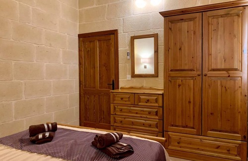 Victoria Other | Wied Farmhouse - sleeps 10 - Airconditioned