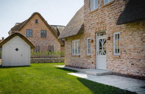 Oldsum House | Wiesen Engel